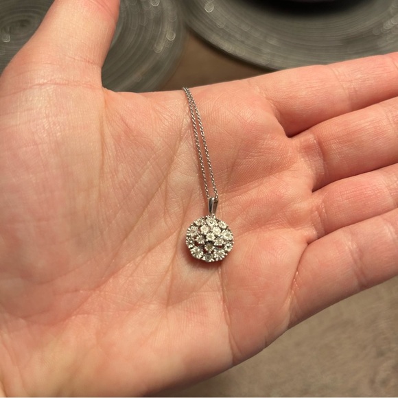 New Diamond Flower Burst Cluster Pendant Necklace 1/10 CT Sterling Silver 18” - Picture 4 of 9